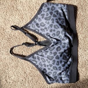 Black leopard sorts bra